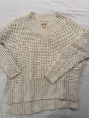 Hollister Off-White Waffle V-Neck Knit Sweater
